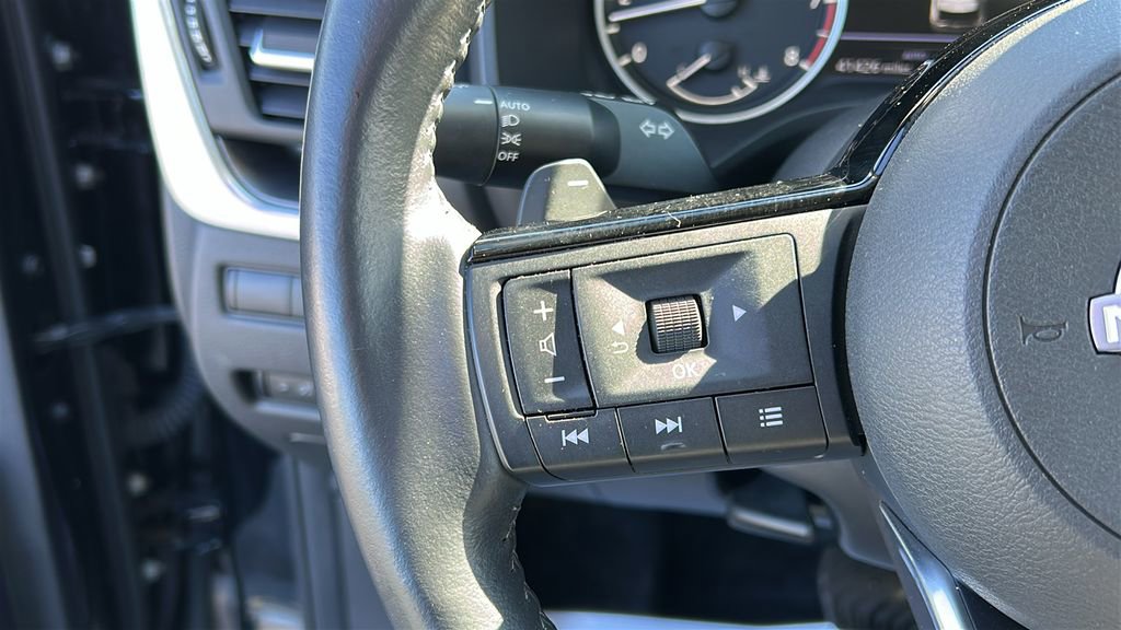Used 2023 Nissan Rogue SV w/ SV Premium B Package image 14