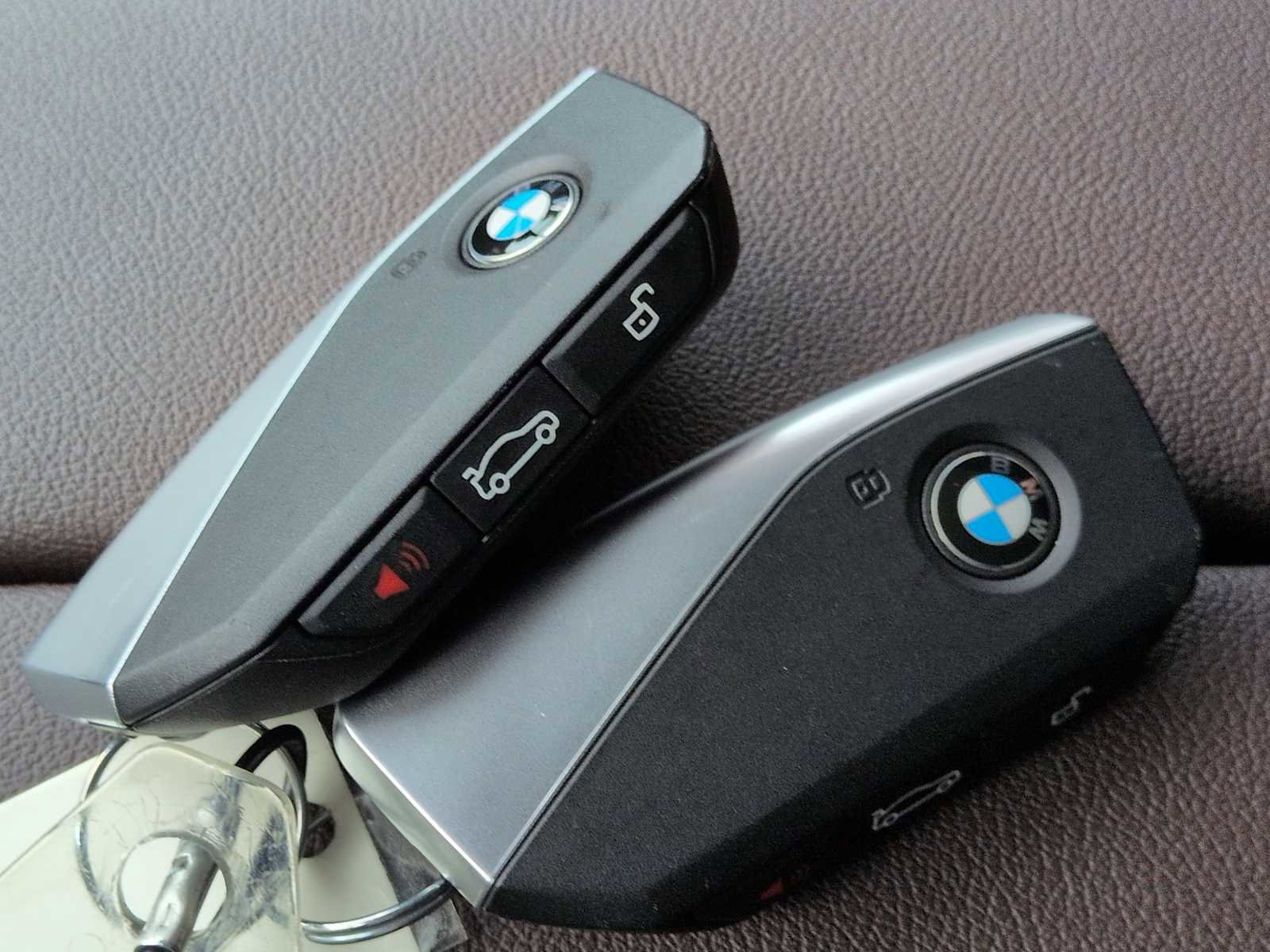 Certified 2025 BMW iX xDrive50 w/ Premium Package image 37