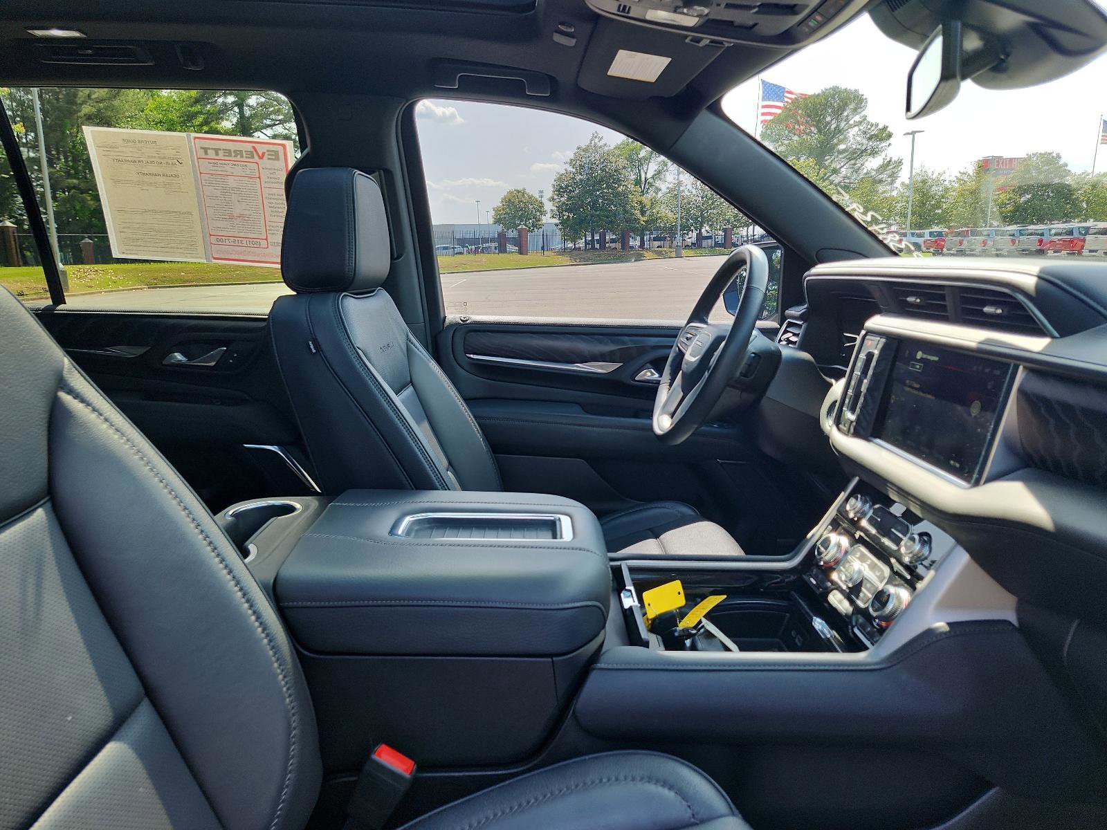 Used 2023 GMC Yukon Denali AWD/4WD image 7