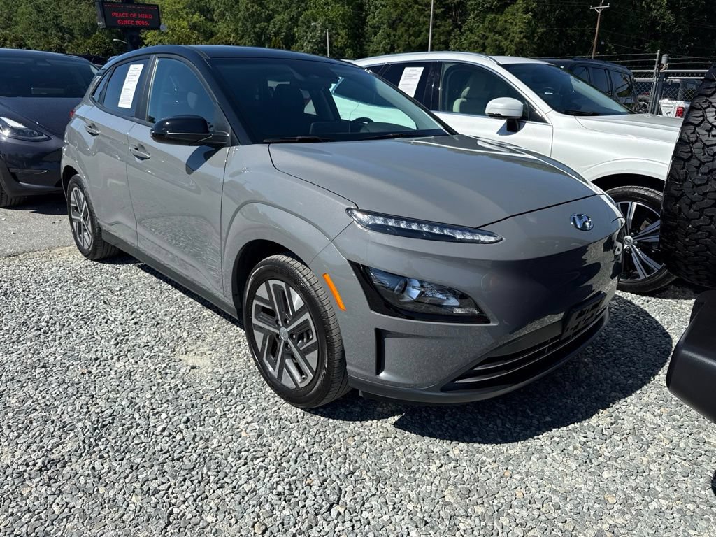 Used 2023 Hyundai Kona SE w/ Cargo Package FWD image 2
