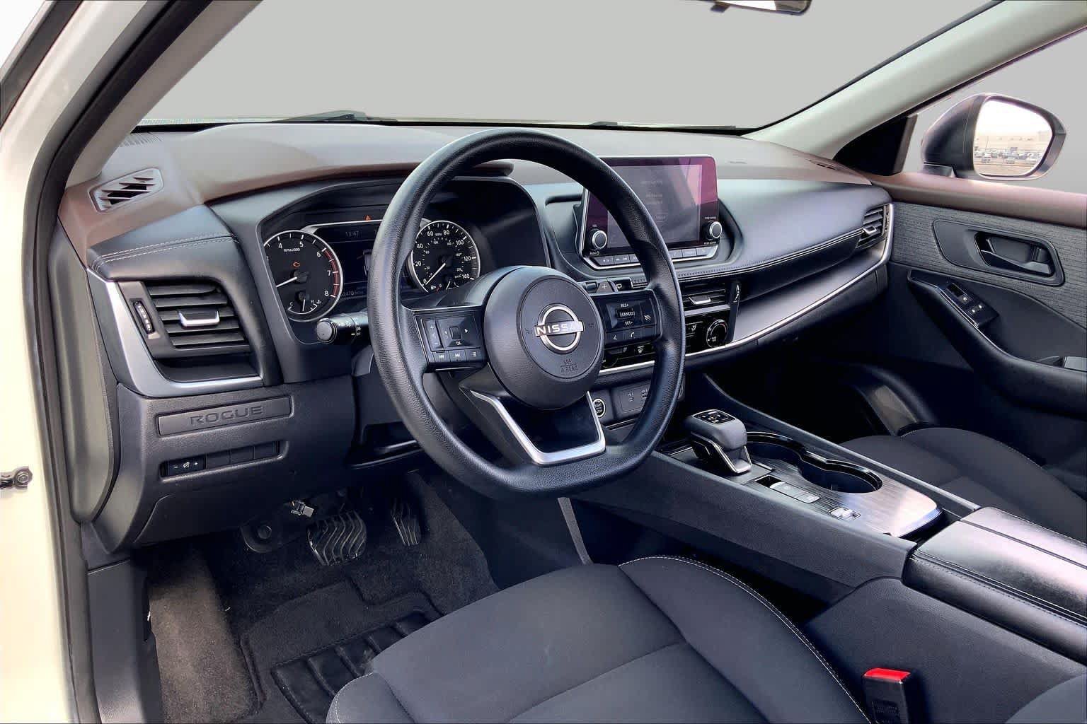 Used 2023 Nissan Rogue S FWD image 16