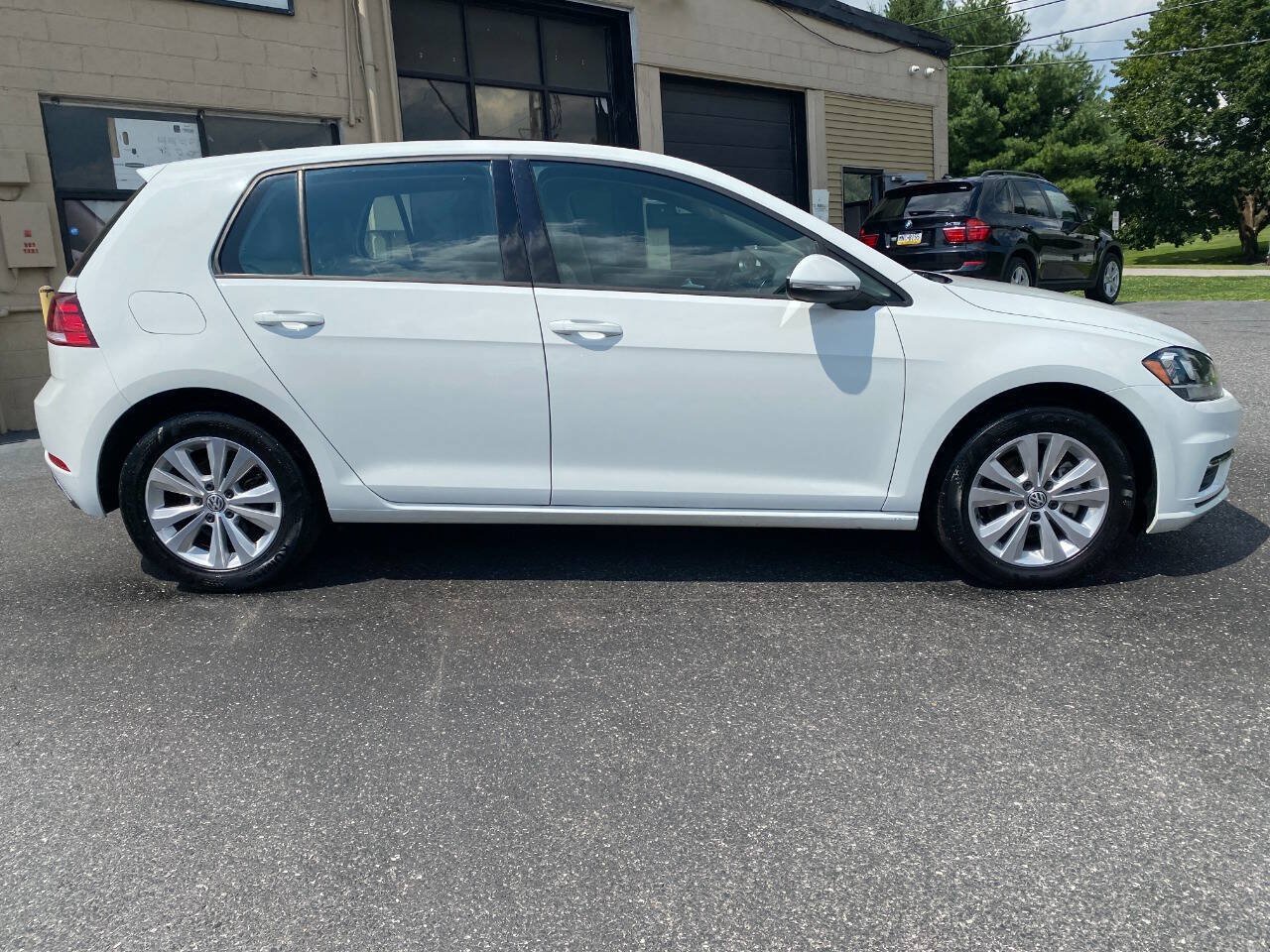 Used 2021 Volkswagen Golf 4-Door FWD image 2