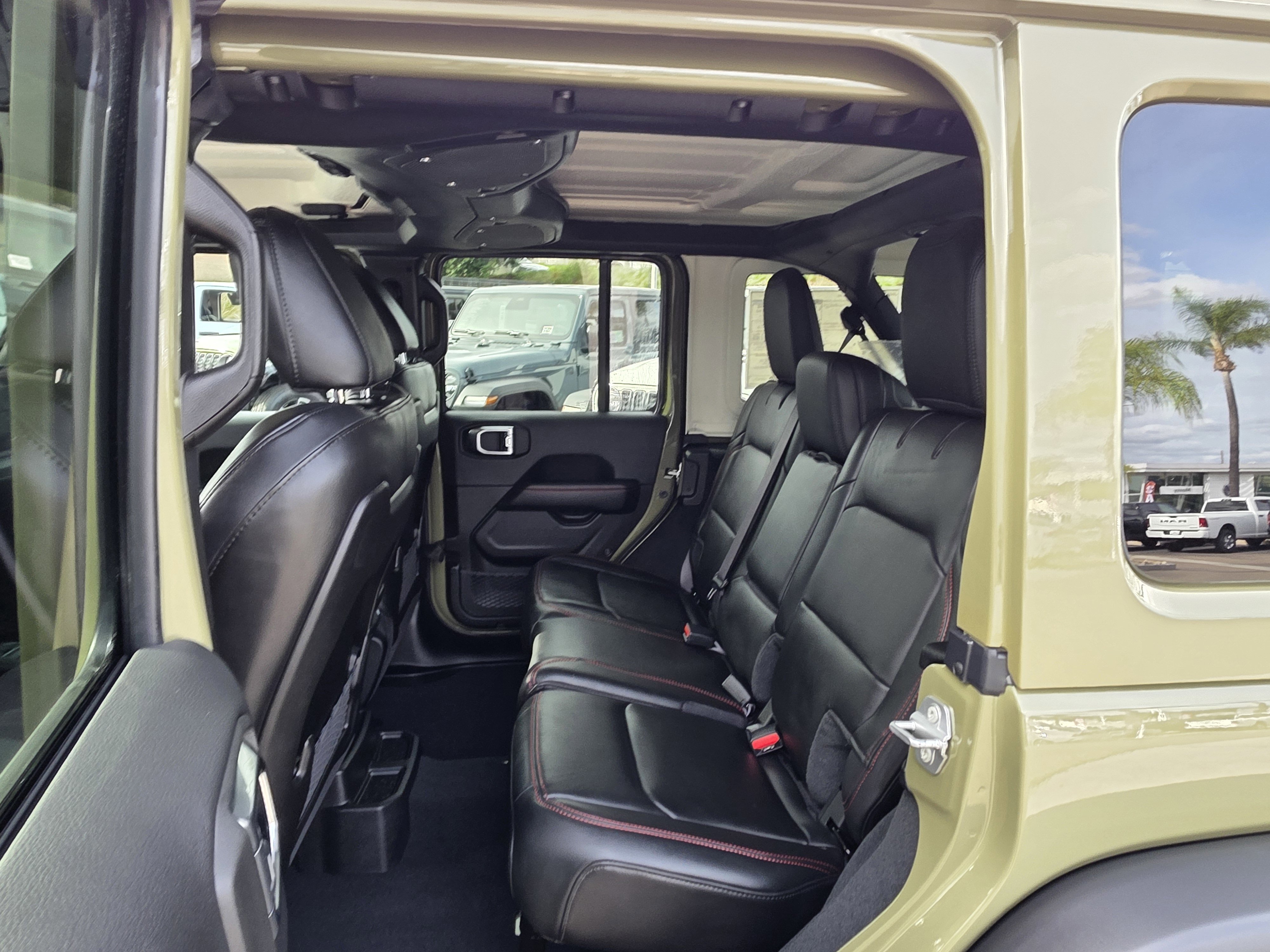 New 2026 Jeep Wrangler Unlimited Rubicon w/ Technology Group AWD/4WD image 17