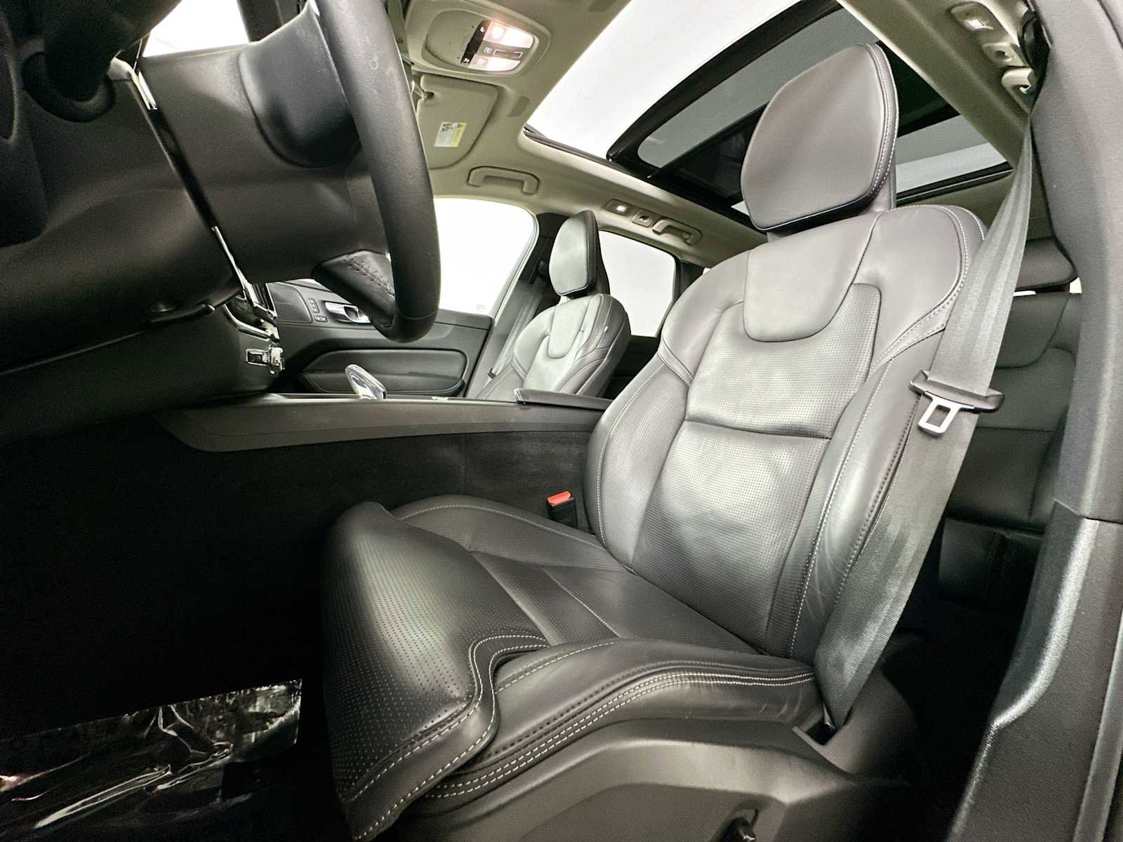 Used 2022 Volvo XC60 B6 Inscription w/ Advanced Package image 19