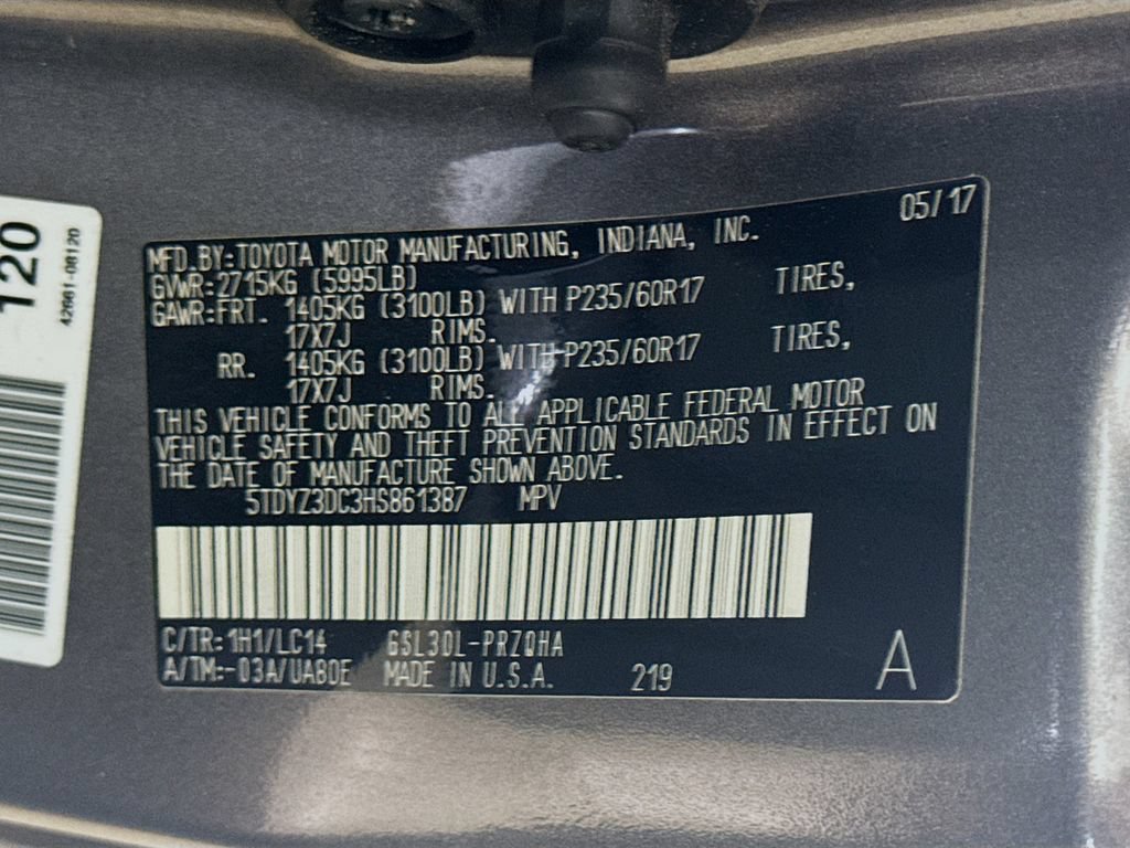 Used 2017 Toyota Sienna XLE w/ XLE Navigation Package FWD image 31