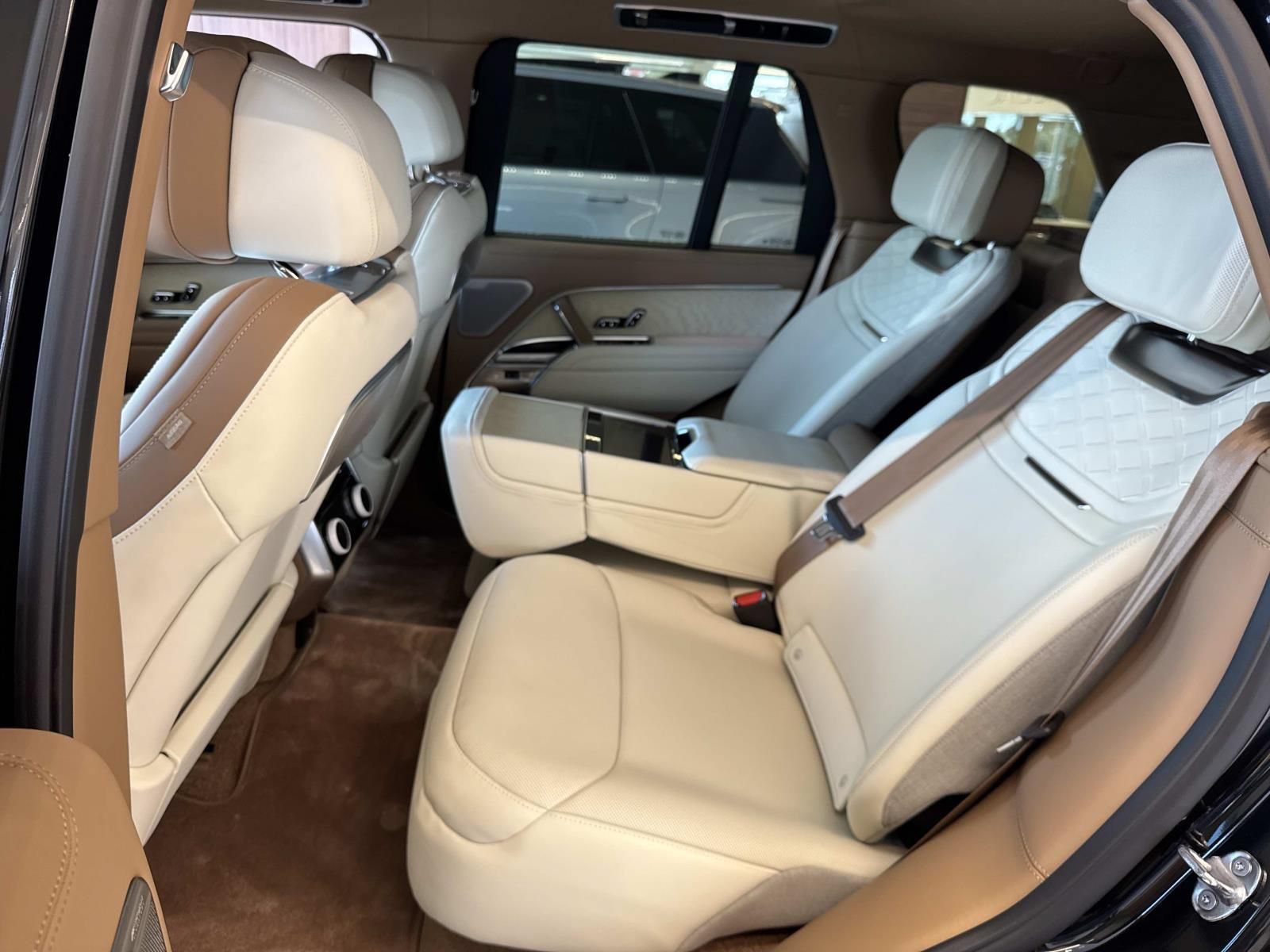 New 2026 Land Rover Range Rover SV AWD/4WD image 8