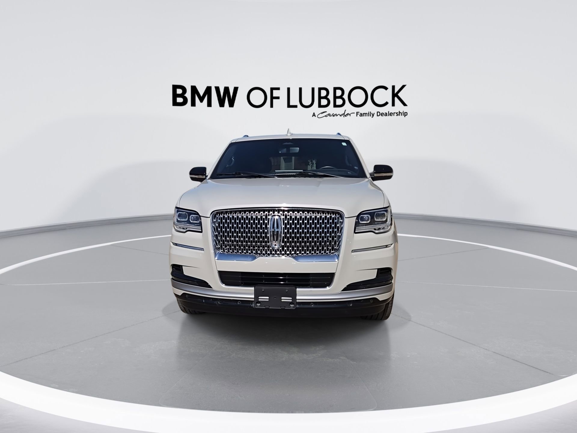 Used 2022 Lincoln Navigator Reserve image 3