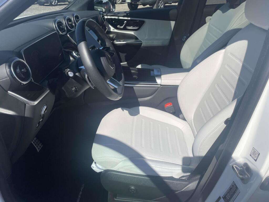 Used 2024 Mercedes-Benz GLC 300 4MATIC image 16