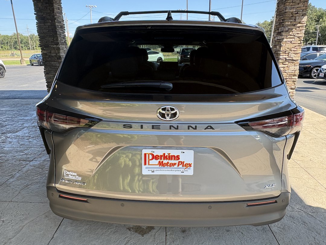 Used 2026 Toyota Sienna XLE AWD/4WD image 7
