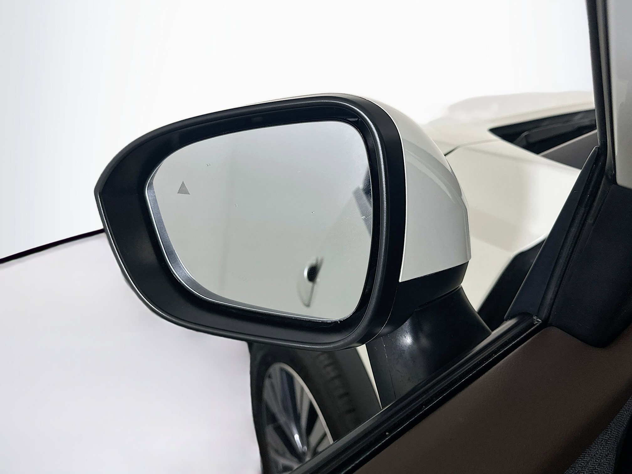 Used 2023 Nissan Rogue SV image 16