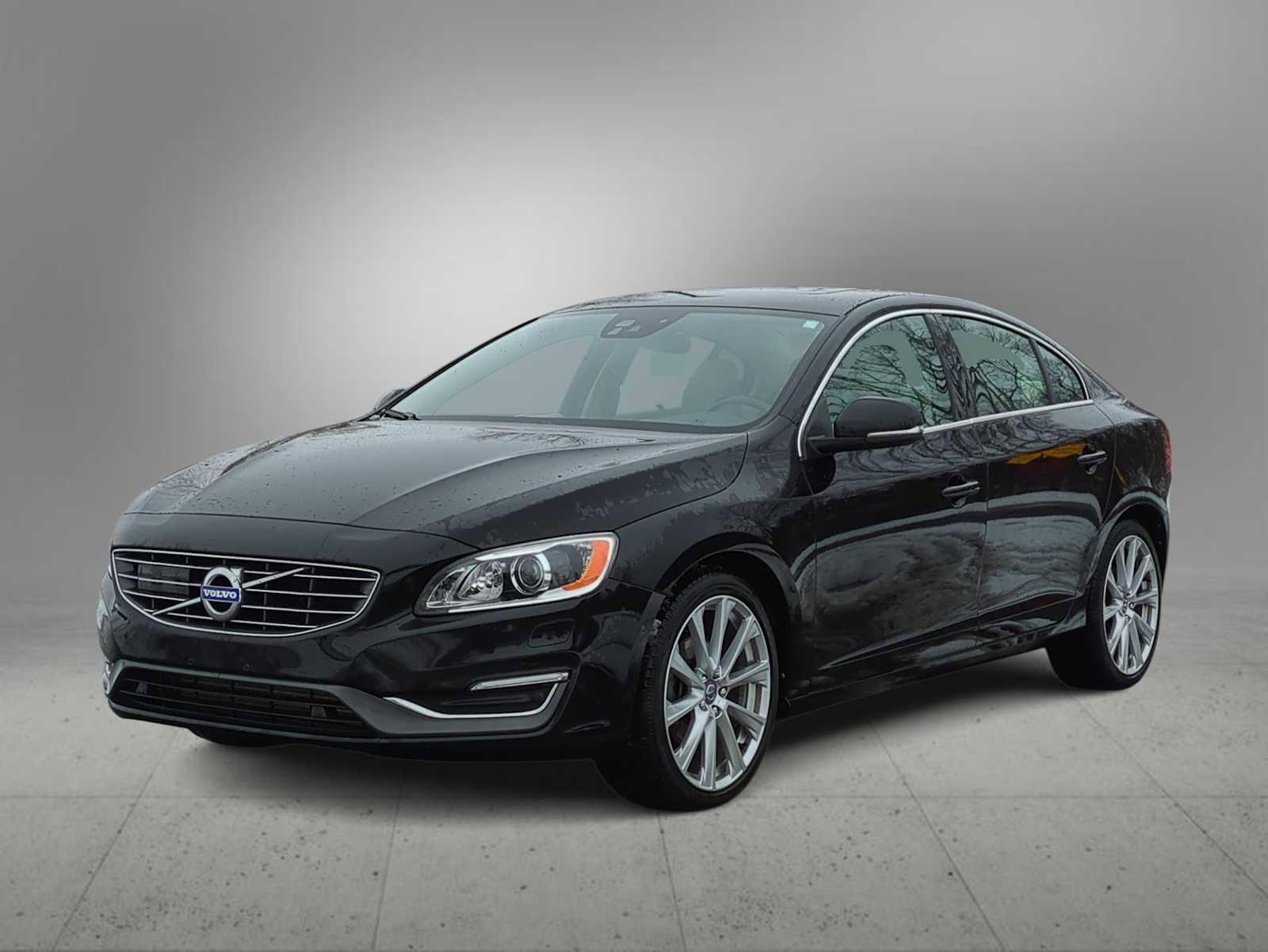 Used 2016 Volvo S60 T5 Inscription Platinum image 4