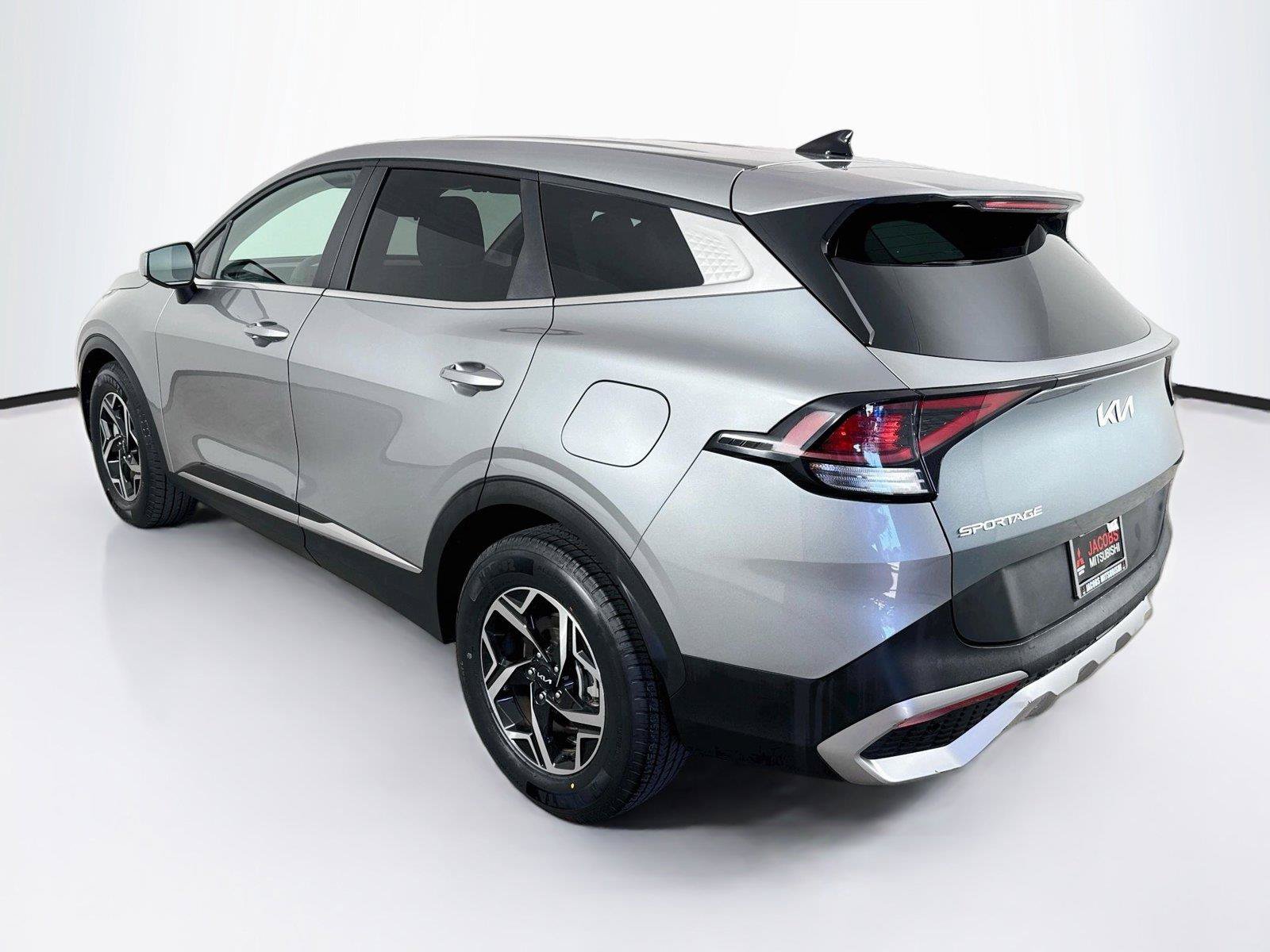 Used 2024 Kia Sportage LX FWD image 3