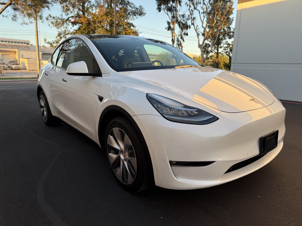 Used 2022 Tesla Model Y Long Range AWD/4WD image 2