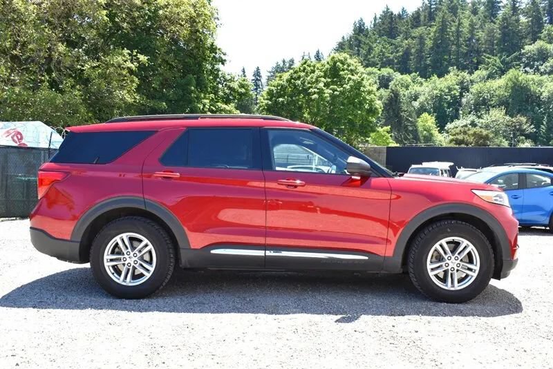 Used 2020 Ford Explorer XLT w/ Equipment Group 202A AWD/4WD image 6