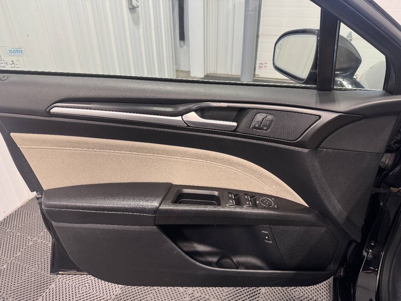 Used 2017 Ford Fusion Energi Titanium FWD image 8