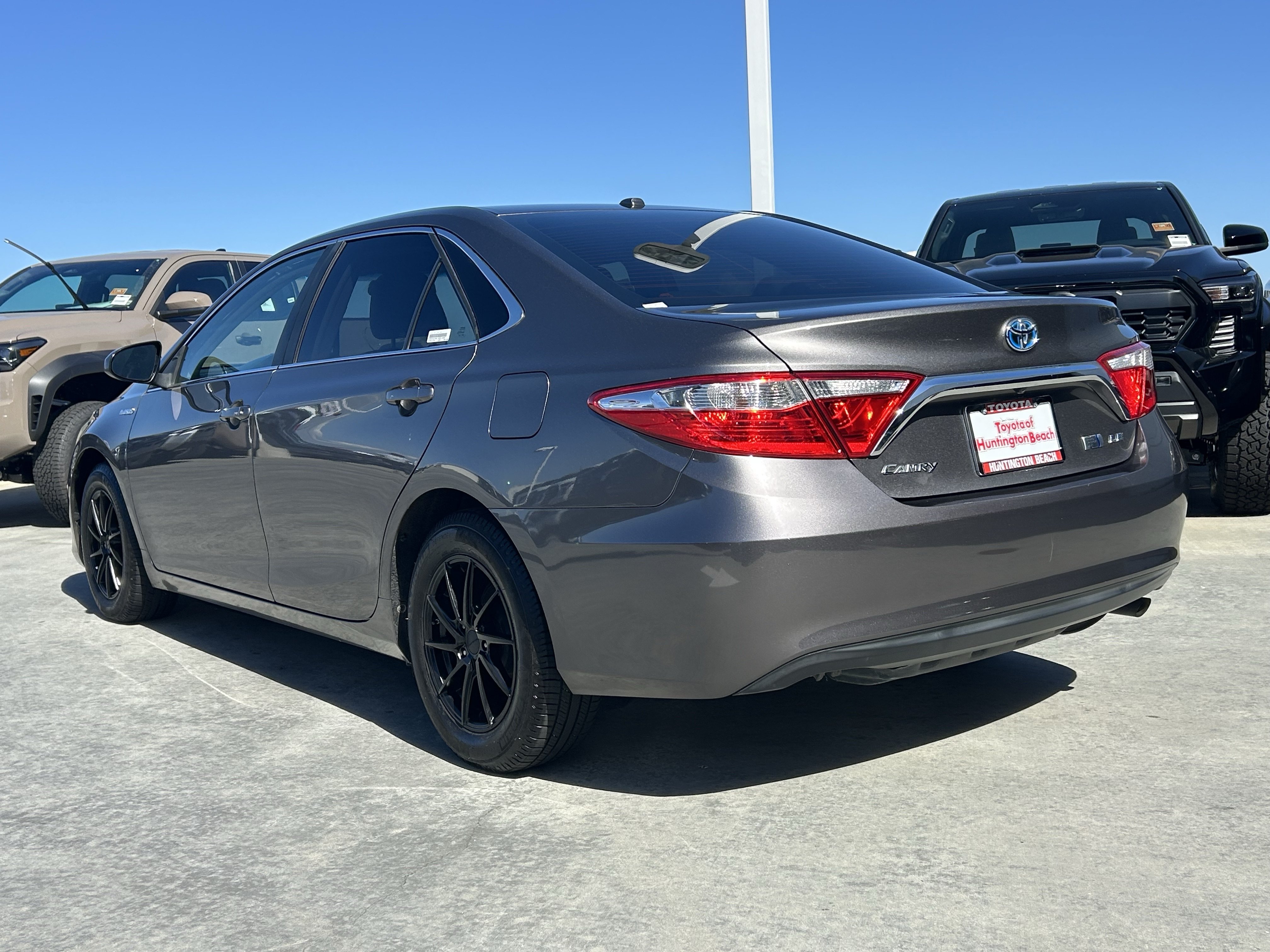 Used 2017 Toyota Camry LE FWD image 5