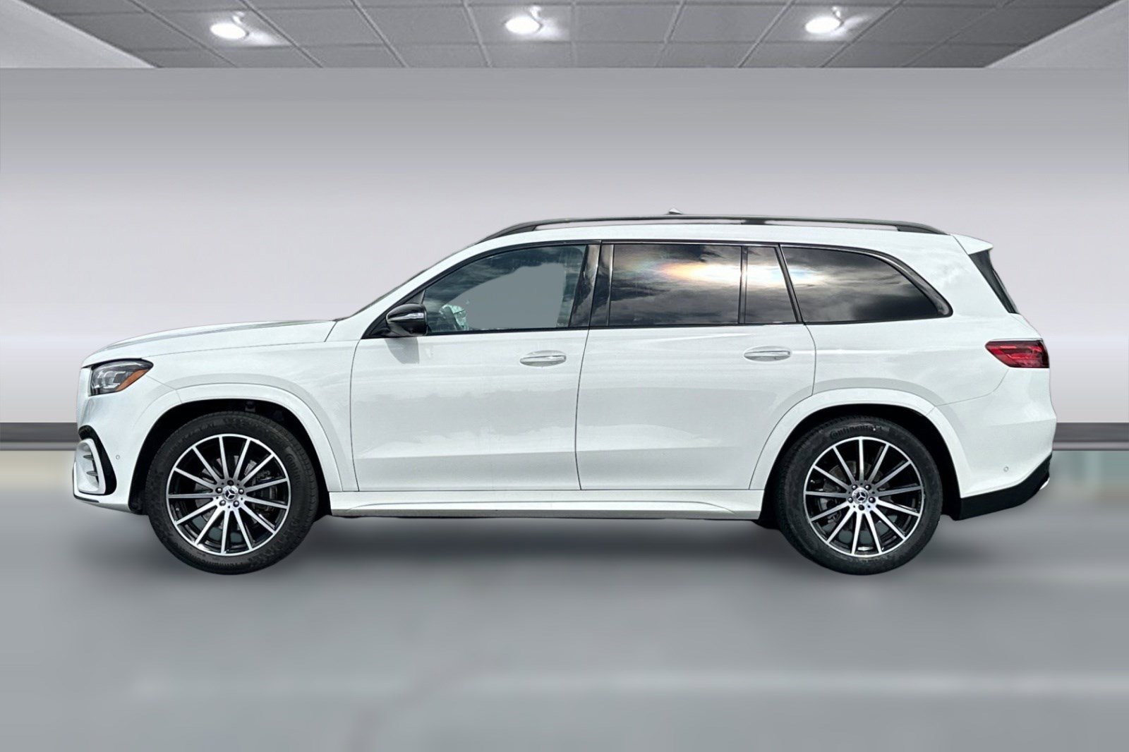 Used 2025 Mercedes-Benz GLS 450 4MATIC image 2