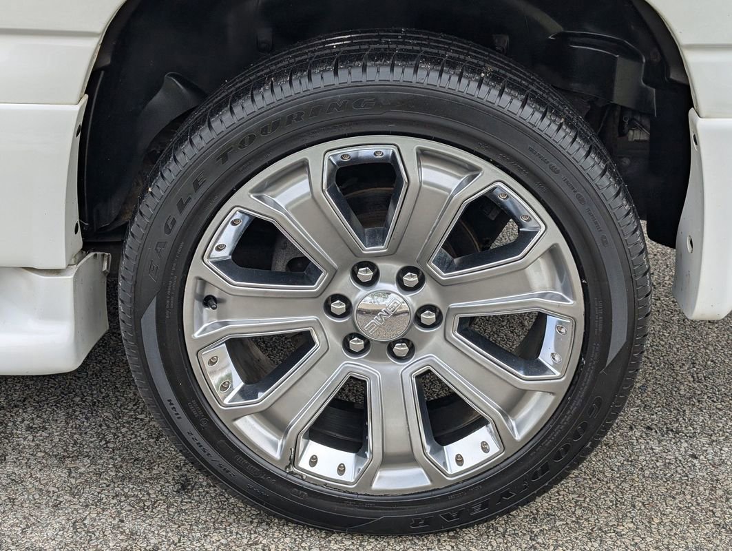 Used 2003 GMC Yukon XL Denali image 35