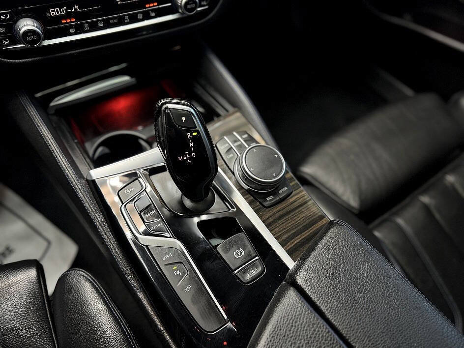 Used 2018 BMW 530e RWD image 15