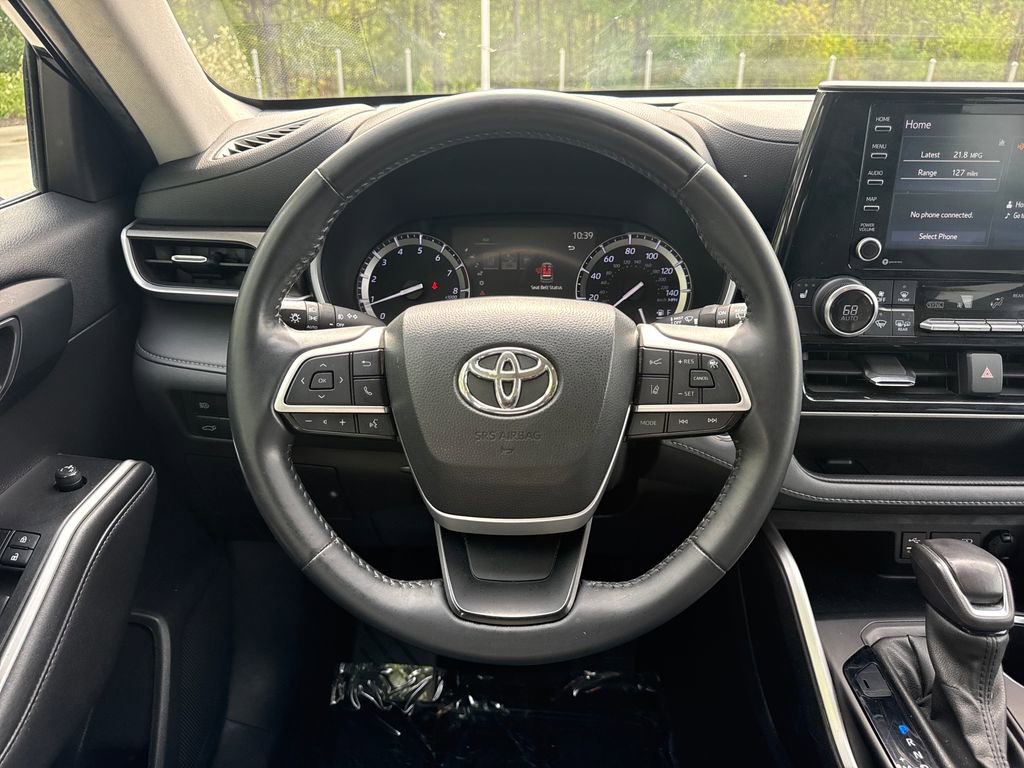 Used 2022 Toyota Highlander XLE image 19