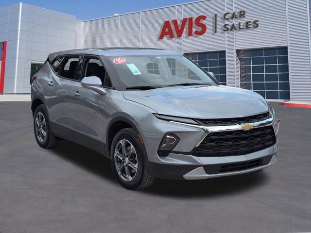 Used 2025 Chevrolet Blazer LT FWD image 3