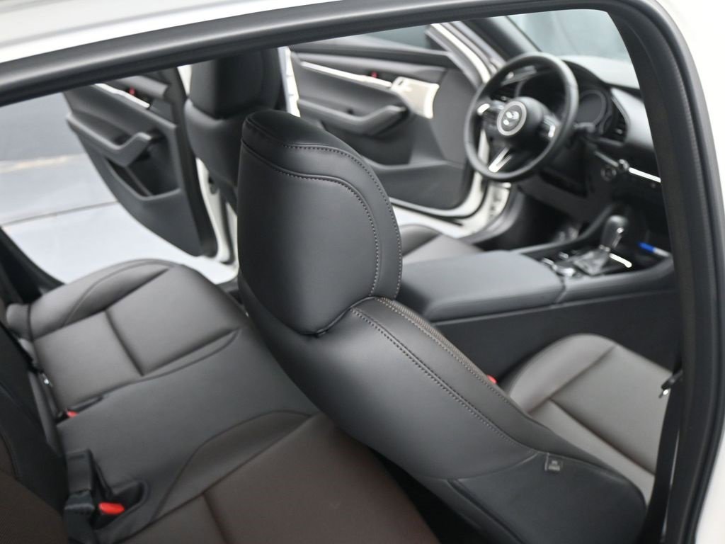 Used 2024 MAZDA MAZDA3 Hatchback w/Premium Plus Pkg image 2