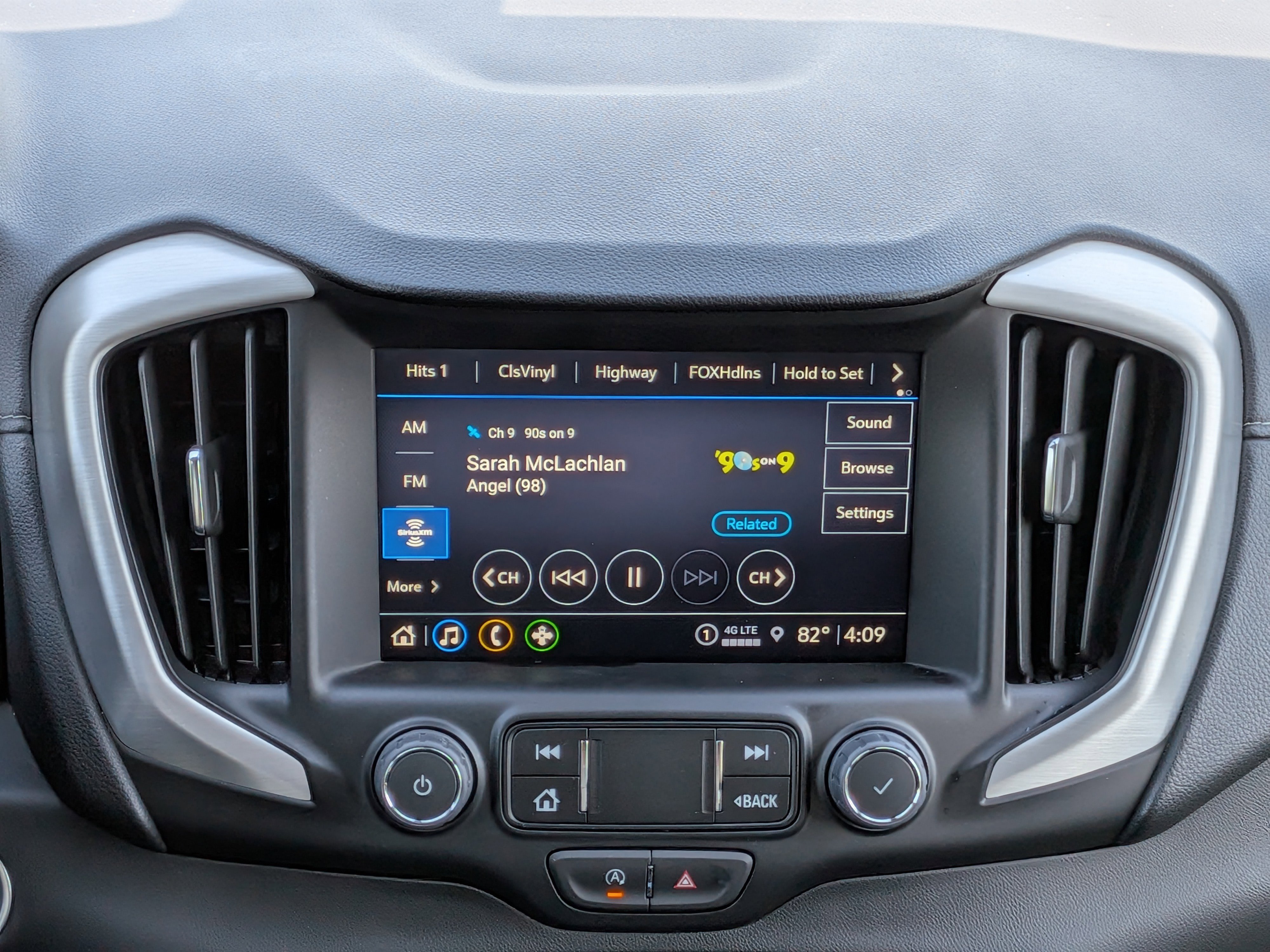 Certified 2024 GMC Terrain SLT image 19