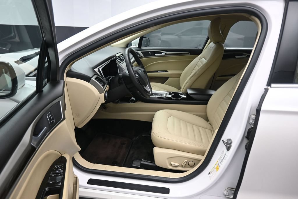 Used 2015 Ford Fusion SE w/ Equipment Group 502A FWD image 11