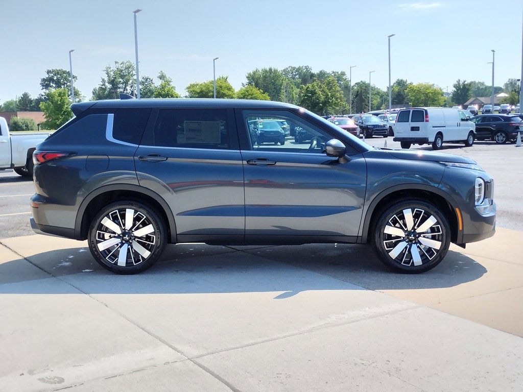 New 2025 Mitsubishi Outlander SE image 20