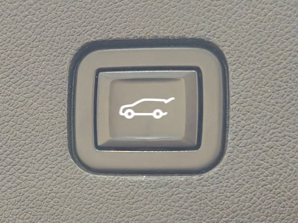 Used 2022 Cadillac XT6 Premium Luxury w/ LPO, Floor Liner Package AWD/4WD image 40