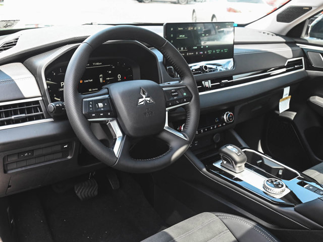 New 2025 Mitsubishi Outlander SE image 15