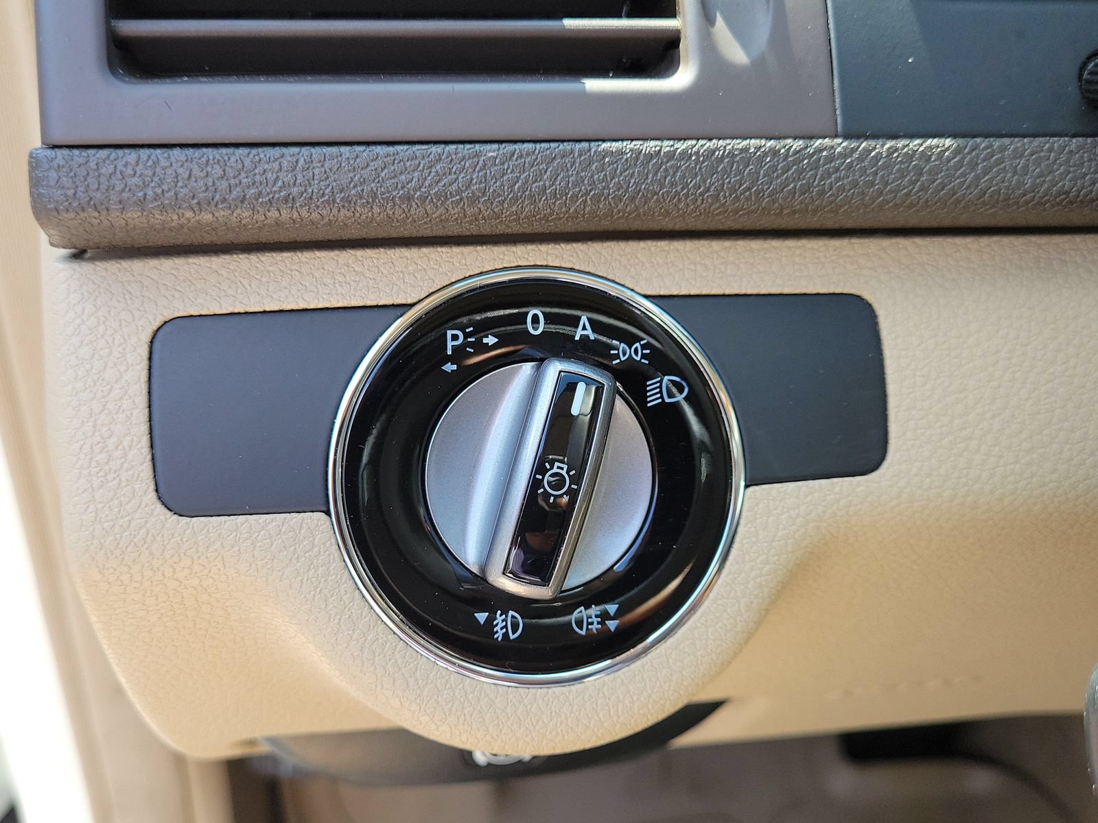 Used 2010 Mercedes-Benz C 300 Sedan image 14