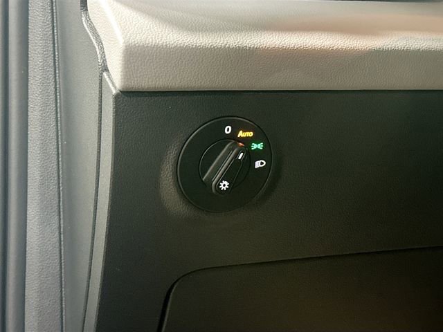 Used 2023 Volkswagen Taos SE image 11