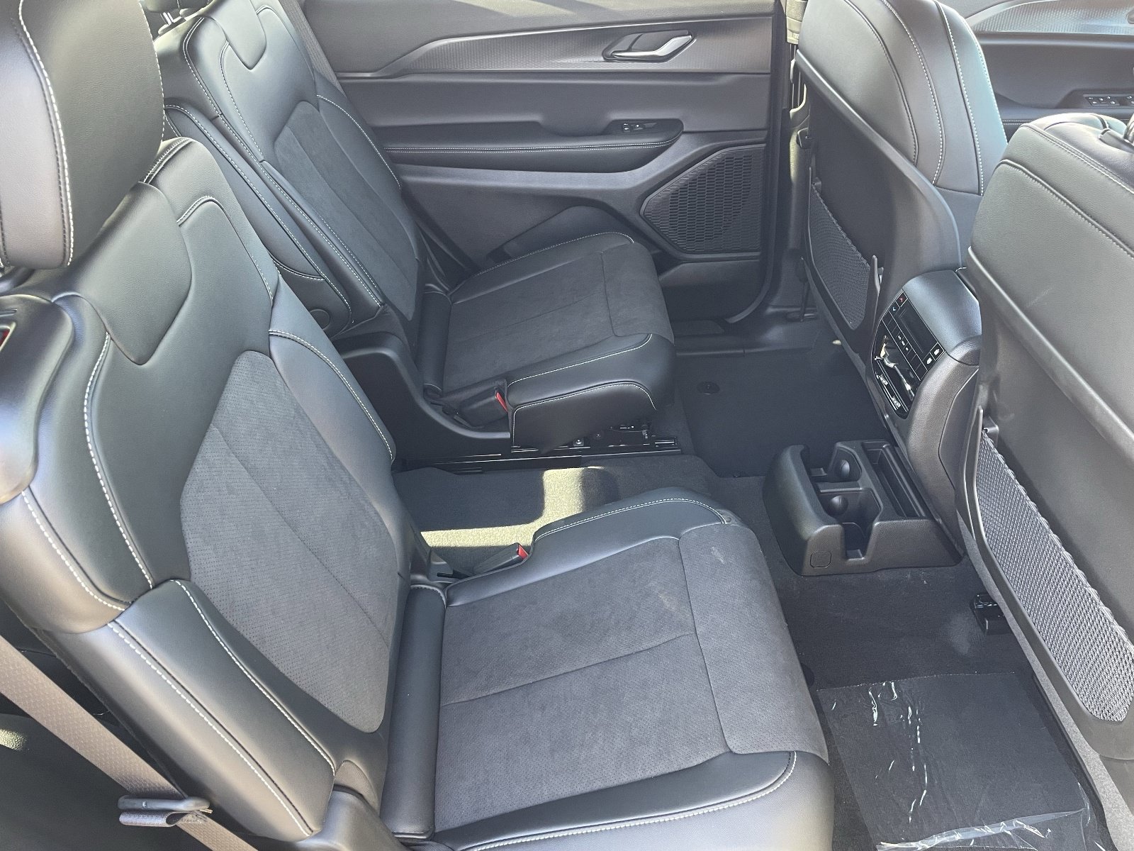 New 2025 Jeep Grand Cherokee L Altitude AWD/4WD image 10