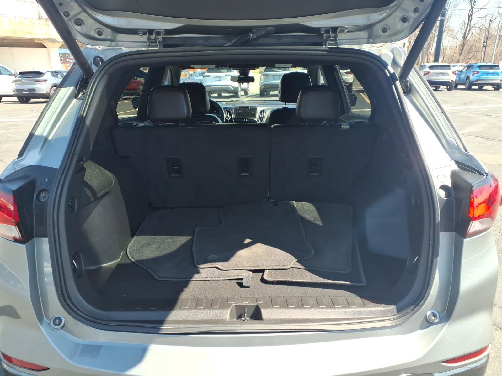 Used 2023 Chevrolet Equinox RS w/ RS Leather Package image 19