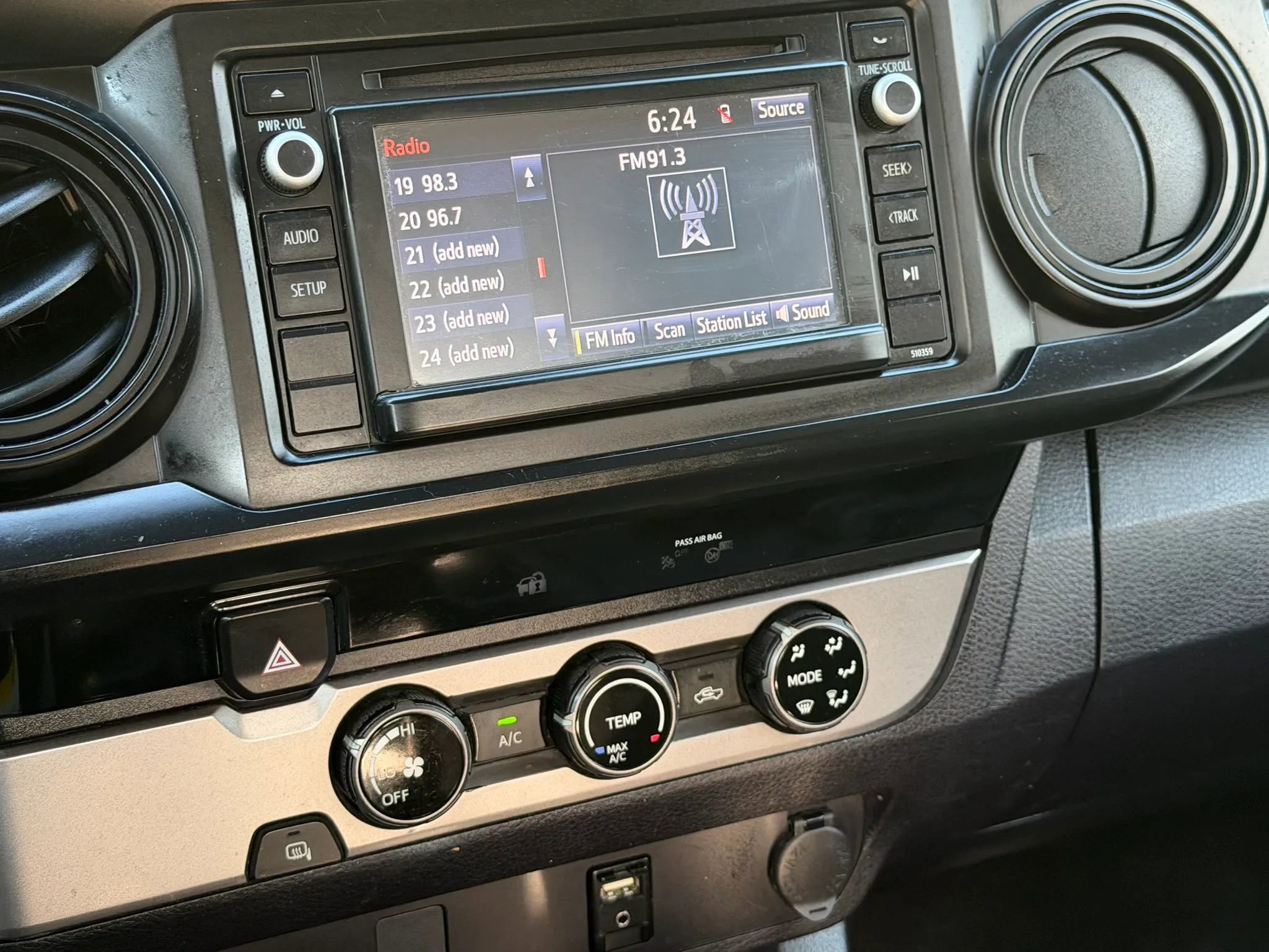 Used 2018 Toyota Tacoma SR w/ SR Convenience Package RWD image 26
