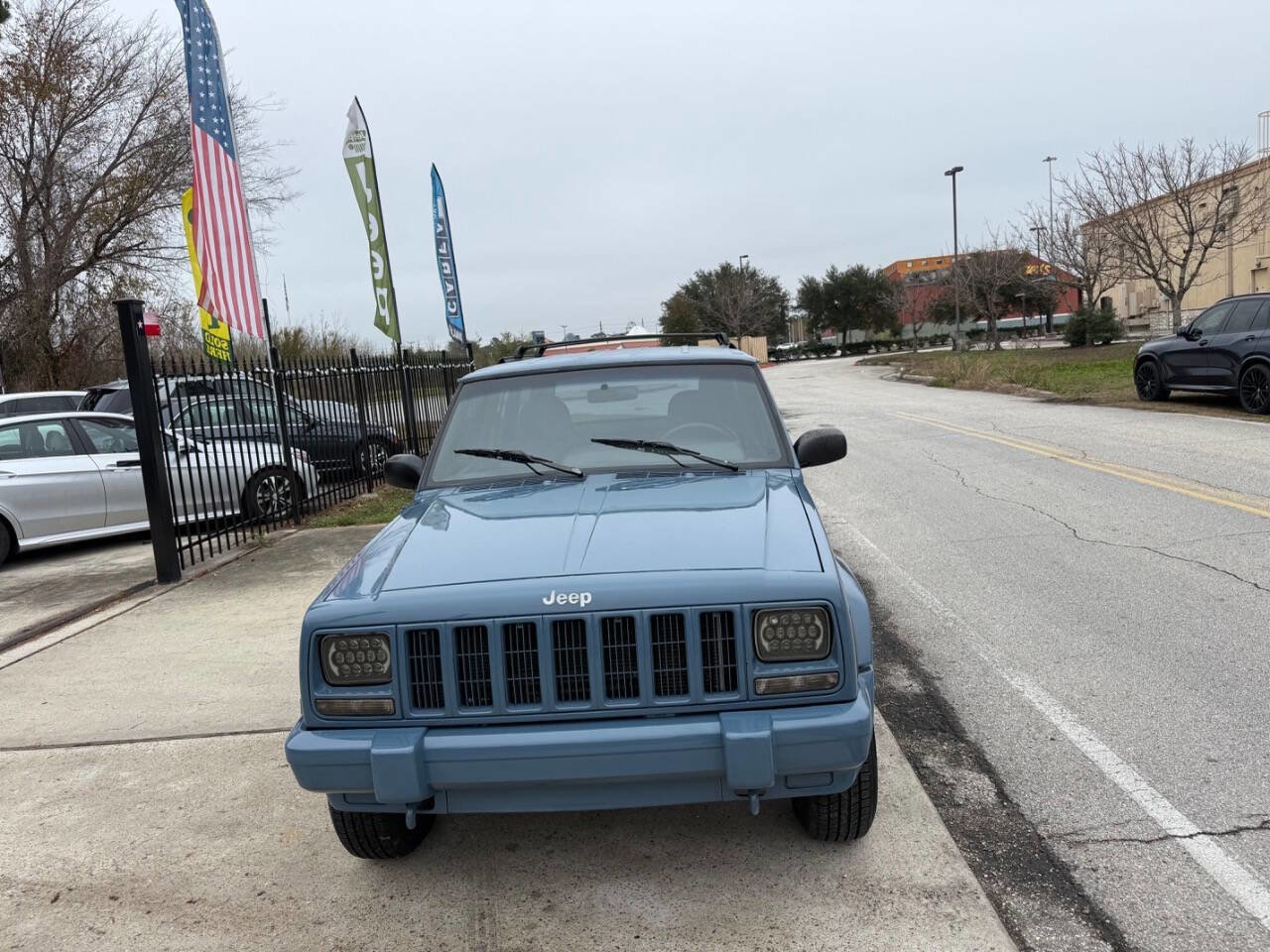 Used 1999 Jeep Cherokee SE image 4