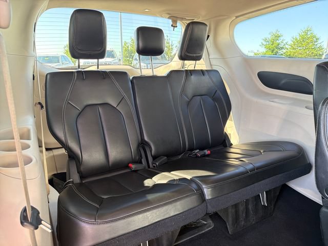 Used 2023 Chrysler Pacifica Touring-L FWD image 33