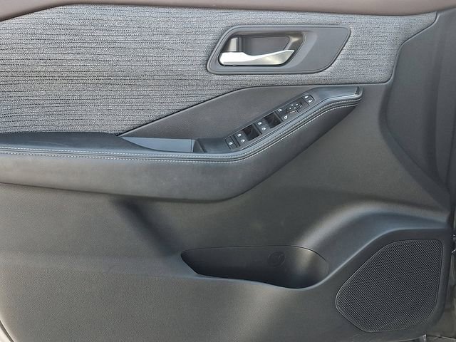 Used 2023 Nissan Rogue SV AWD/4WD image 12