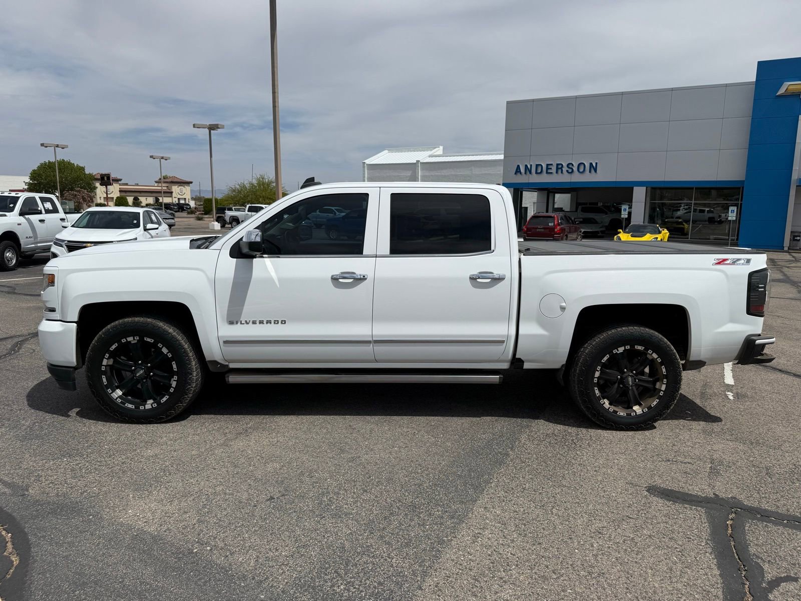 Used 2017 Chevrolet Silverado 1500 LTZ Z71 w/ LTZ Plus Package AWD/4WD image 11