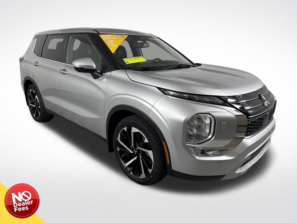 Used 2022 Mitsubishi Outlander SE image 1