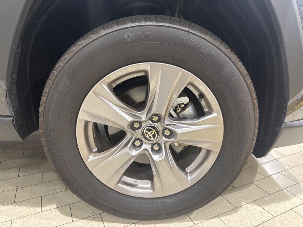 Certified 2025 Toyota RAV4 XLE AWD/4WD image 50