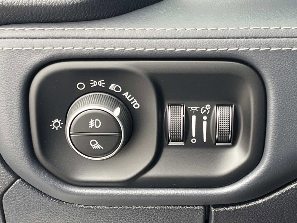 Used 2022 RAM 1500 Limited image 27