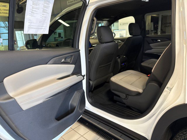Used 2026 Chevrolet Traverse LT w/ Driver Confidence Package FWD image 24