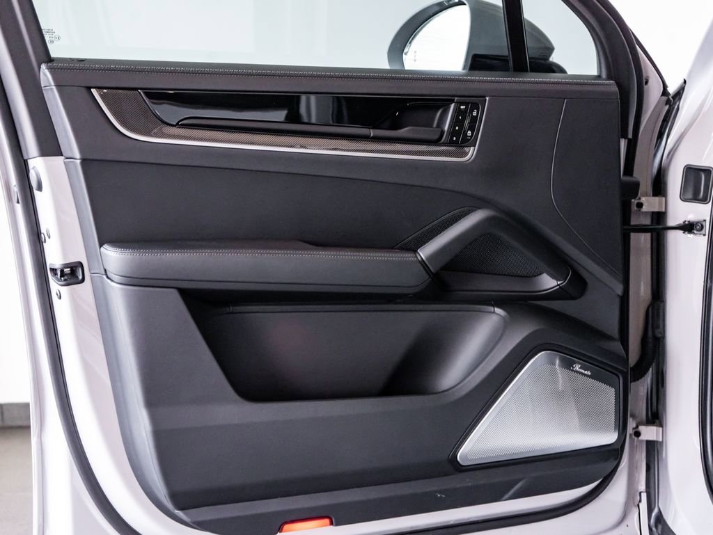 Certified 2025 Porsche Cayenne Turbo image 12