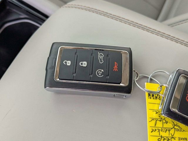 Used 2023 Jeep Grand Cherokee Overland w/ Luxury Tech Group IV image 30
