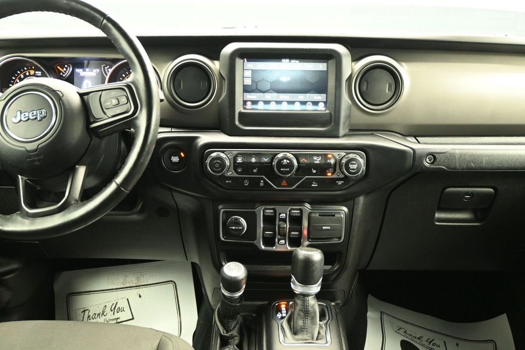 Used 2022 Jeep Gladiator Mojave AWD/4WD image 17