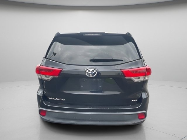 Used 2019 Toyota Highlander LE image 12