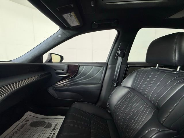 Used 2024 Lexus LS 500 w/ Interior Upgrade Package image 23