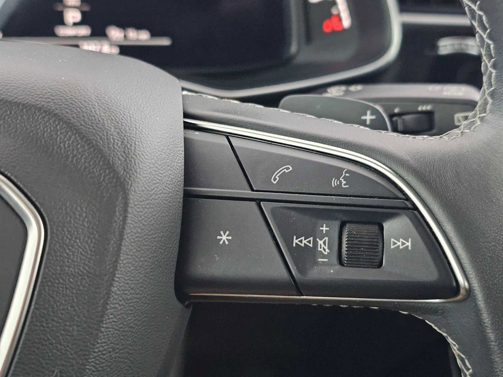 Used 2022 Audi Q8 Premium Plus image 29